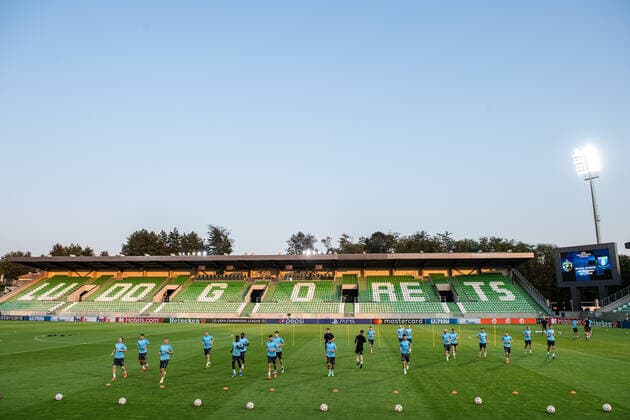 210823 Players of Malmö FF during a practice and press conference with Malmö FF ahead of the UEFA Champions League playoff match against Ludogorets on August 23, 2021 in Razgrad Photo Ludvig Thunman BILDBYRAN kod LT LT0191 fotboll football soccer fotball champions league träning presskonferens training practice press conference malmö ff bbeng,  Copyright: LUDVIGxTHUNMAN BB210823LT100