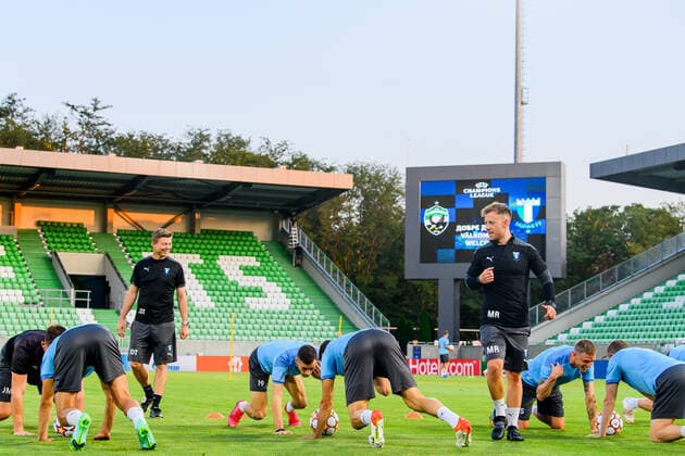 210823 Jon Dahl Tomasson, head coach and Mark Read, physical trainer during a practice with Malmö FF ahead of the UEFA Champions League playoff match against Ludogorets on August 23, 2021 in Razgrad Photo Ludvig Thunman BILDBYRAN code LT LT0191 football football soccer football champions league training press conference training practice press conference malmö ff bbeng,  Copyright: LUDVIGxTHUNMAN BB210823LT111