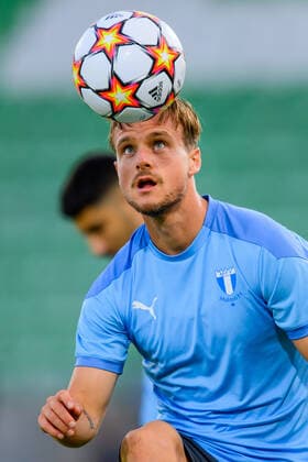 210823 Eric Larsson during a practice with Malmö FF ahead of the UEFA Champions League playoff match against Ludogorets on August 23, 2021 in Razgrad Photo Ludvig Thunman BILDBYRAN code LT LT0191 football football soccer football champions league training press conference training practice press conference malmö ff bbeng arena interior general view,  Copyright: LUDVIGxTHUNMAN BB210823LT174