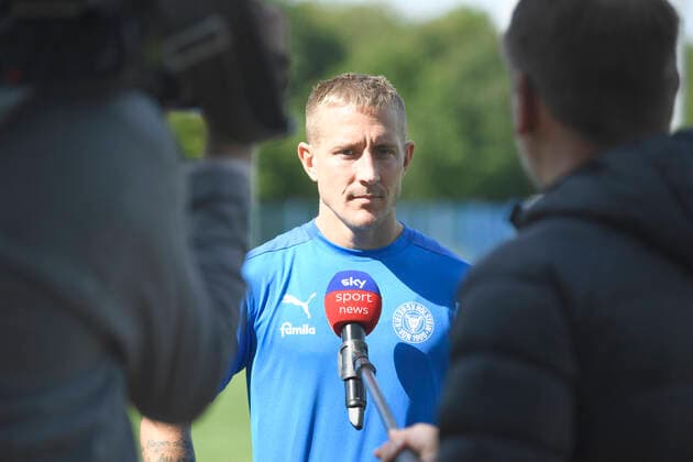 Lewis Holtby Holstein Kiel, 10 answers questions, football, men, Holstein Kiel, training day, opener, 2 Liga, 2021 2022 season, 24 08 21 Kiel CITTI Football Park Schleswig Holstein Germany