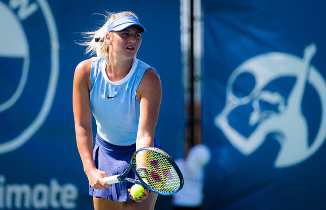 August 24, 2021, CHICAGO, UNITED STATES: Marta Kostyuk of Ukraine in action during the second round of the 2021 WTA, Tennis Damen Chicago Womens Open WTA 250 tennis tournament against Kaia Kanepi of Estonia CHICAGO UNITED STATES - ZUMAa181 20210824_zaa_a181_012 Copyright: xRobxPrangex