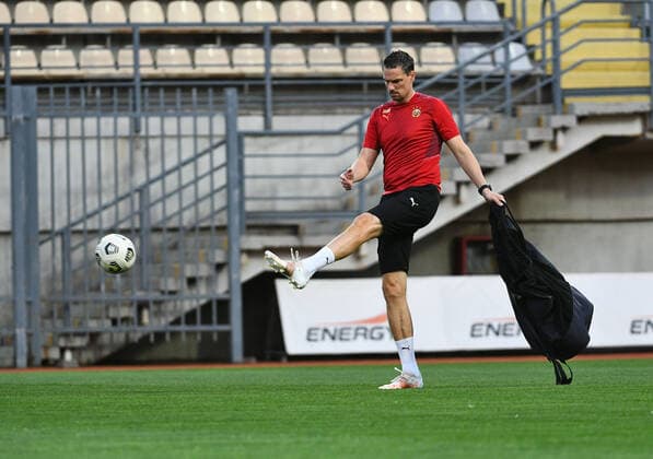 ZAPORIZHZHIA, UKRAINE - AUGUST 25, 2021 - A participant of the open training of FC Rapid Austria is seen ahead of the 2021 2022 UEFA Europa League play-off qualifier 2nd leg game against FC Zorya Luhansk , Zaporizhzhia, southeastern Ukraine, Zaporizhzhia, southeastern Ukraine Open training of FC Rapid in Zaporizhzhia  Copyright: xDmytroxSmoliyenkox