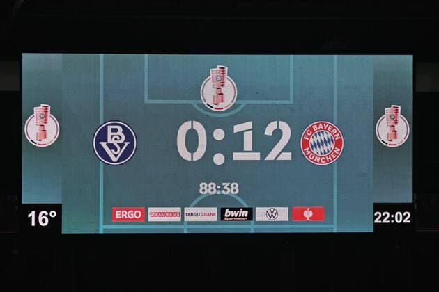 Bilder des Jahres 2021, Sport 08. August Sport Themen der Woche KW34 Sport Bilder des Tages GER, DFB-Pokal, 1.Runde, Bremer SV vs FC Bayern Muenchen 25.08.2021, wohninvest Weserstadion, Bremen, GER, DFB-Pokal, 1.Runde, Bremer SV vs FC Bayern Muenchen im Bild picture shows Anzeigentafel Spielstand Feature, Impression 0:12 *** GER, DFB Pokal, 1 round, Bremer SV vs FC Bayern Muenchen 25 08 2021, wohninvest Weserstadion, Bremen, GER, DFB Pokal, 1 round, Bremer SV vs FC Bayern Muenchen in picture picture shows scoreboard score feature, impression 0 12 nordphotoxGmbHx xKokenge nph00001