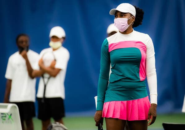 August 25, 2021, CHICAGO, UNITED STATES: Venus Williams of the United States hosts a kids clinic at the 2021 WTA, Tennis Damen Chicago Womens Open WTA 250 tennis tournament CHICAGO UNITED STATES - ZUMAa181 20210825_zaa_a181_039 Copyright: xRobxPrangex