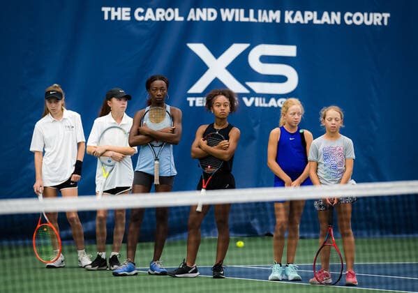 August 25, 2021, CHICAGO, UNITED STATES: Venus Williams of the United States hosts a kids clinic at the 2021 WTA, Tennis Damen Chicago Womens Open WTA 250 tennis tournament CHICAGO UNITED STATES - ZUMAa181 20210825_zaa_a181_040 Copyright: xRobxPrangex