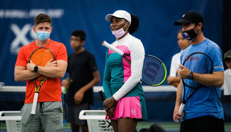 August 25, 2021, CHICAGO, UNITED STATES: Venus Williams of the United States hosts a kids clinic at the 2021 WTA, Tennis Damen Chicago Womens Open WTA 250 tennis tournament CHICAGO UNITED STATES - ZUMAa181 20210825_zaa_a181_041 Copyright: xRobxPrangex