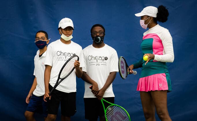 August 25, 2021, CHICAGO, UNITED STATES: Venus Williams of the United States hosts a kids clinic at the 2021 WTA, Tennis Damen Chicago Womens Open WTA 250 tennis tournament CHICAGO UNITED STATES - ZUMAa181 20210825_zaa_a181_044 Copyright: xRobxPrangex