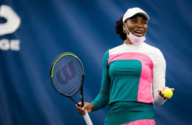 August 25, 2021, CHICAGO, UNITED STATES: Venus Williams of the United States hosts a kids clinic at the 2021 WTA, Tennis Damen Chicago Womens Open WTA 250 tennis tournament CHICAGO UNITED STATES - ZUMAa181 20210825_zaa_a181_048 Copyright: xRobxPrangex