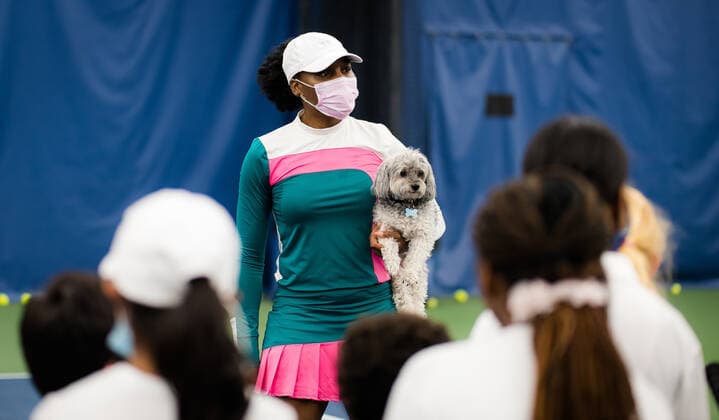 August 25, 2021, CHICAGO, UNITED STATES: Venus Williams of the United States hosts a kids clinic at the 2021 WTA, Tennis Damen Chicago Womens Open WTA 250 tennis tournament CHICAGO UNITED STATES - ZUMAa181 20210825_zaa_a181_055 Copyright: xRobxPrangex