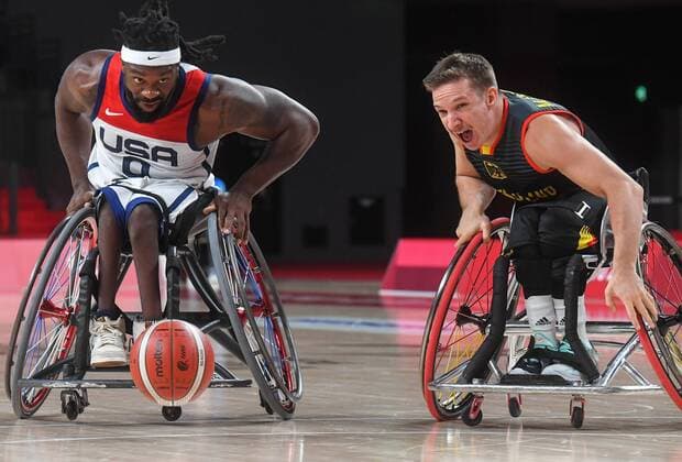 Bilder des Jahres 2021, Sport 08. August Sport Themen der Woche KW34 Sport Bilder des Tages 6633149 26.08.2021 Matt Scott, of the United States, left, and Germany s Jens Eicke Albrecht struggle for the ball during the men s wheelchair basketball Group B match between the United States and Germany at the Tokyo 2020 Paralympic Games at Ariake Arena in Tokyo, Japan. Ilya Pitalev Sputnik Japan Paralympics 2020 Wheelchair Basketball Men USA - Germany  88ab79ce9d9500c3