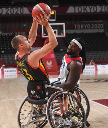 6633151 26.08.2021 Germany s Thomas Boehme, left, and Matt Scott, of the United States, struggle for the ball during the men s wheelchair basketball Group B match between the United States and Germany at the Tokyo 2020 Paralympic Games at Ariake Arena in Tokyo, Japan. Ilya Pitalev Sputnik Japan Paralympics 2020 Wheelchair Basketball Men USA - Germany  a0a324a86ad8b567