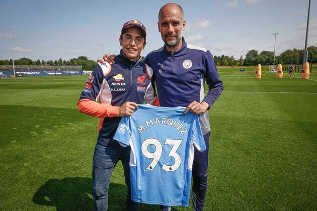 Marc Marquez and Alex Marquez visit Manchester City Football Club ahead of the British GP. Manchester. August 25, 2021 In picture: Pep Guardiola and Marc Marquez Marc Marquez y Alex Marquez visitan los campos de entrenamiento del Manchester City antes del Gran Premio de Inglaterra de MotoGP, Manchester 25 de Agosto de 2021 POOL MotoGP.com Cordon Press Images will be for editorial use only. Mandatory credit: MotoGP.com Cordon Press *** Marc Marquez and Alex Marquez visit Manchester City Football Club ahead of the British GP Manchester August 25, 2021 In picture Pep Guardiola and Marc Marquez Marc Marquez and Alex Marquez visit Manchester City training grounds ahead of the MotoGP British Grand Prix Manchester August 25, 2021 POOL MotoGP com Cordon Press Images will be for editorial use only Mandatory credit MotoGP com Cordon Press  xx xx