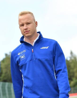 FORMULA 1 ROLEX BELGIAN GRAND PRIX 2021 26 08 2021, Circuit de Spa Francorchamps, Spa Franchorchamps, FORMULA 1 ROLEX BELGIAN GRAND PRIX 2021 , in the picture Nikita Mazepin RUS 9 , Haas F1 Team walks around the track with his engineers nordphotoxGmbHx xBratic nph00250