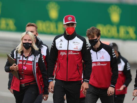 FORMULA 1 ROLEX BELGIAN GRAND PRIX 2021 26 08 2021, Circuit de Spa Francorchamps, Spa Franchorchamps, FORMULA 1 ROLEX BELGIAN GRAND PRIX 2021 , in picture Antonio Giovinazzi ITA 99 , Alfa Romeo Racing ORLEN walks around the track with his engineers nordphotoxGmbHx xBratic nph00250