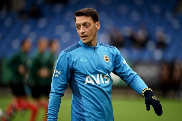 Fußball, EL Playoff, HJK Helsinki - Fenerbahce Istanbul Mesut Özil of Fenerbahce warms up before the football UEFA Europa League play-off match between HJK and Fenerbahce in Helsinki, Finland on August 26, 2021. Helsinki Finland LKFTVX20210826183911EWUM  Copyright: xMikkoxStigx