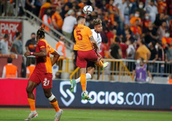 Randers Marvin Egho vies for the ball with Galatasaray s Alpaslan Ozturk during the UEFA Europa League play off second leg football match between Galatasaray and Randers at Recep Tayyip Erdogan Stadium in Istanbul, on August 26, 2021, Istanbul Denmark  Copyright: x cop117 spdk20210826-203655-L