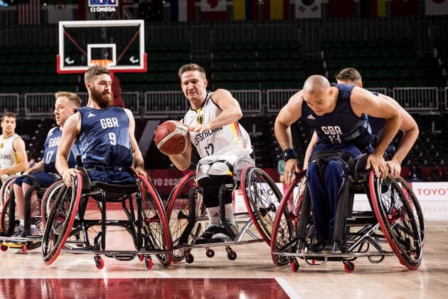 Tokyo 2020 Paralympic Games Wheelchair Basketball , 27 08 2021 TOKYO, JAPAN 27 August Wheelchair Basketball, Germany vs Great Britain Men, on Day 3 of the Tokyo 2020 Paralympic Games at Musashino Forest Sport Plaza on 27 08 2021 in Tokyo Japan Harrison Brown 9, Great Britain , Jens Albrecht 12, Germany , Ian Sagar 13, Great Britain Copyright: xBEAUTIFULxSPORTS Wunderlx