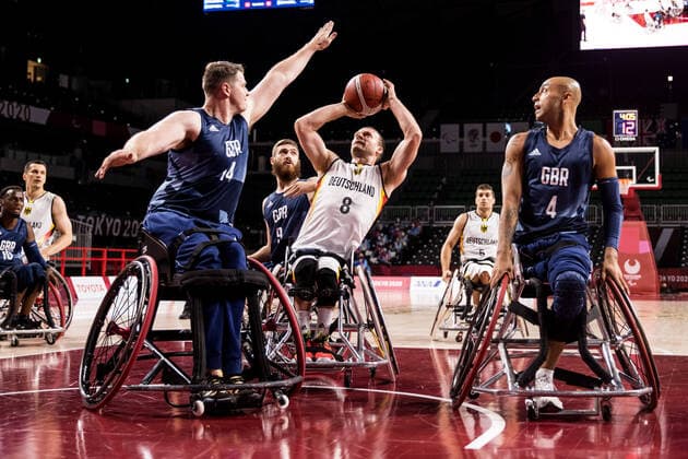 Tokyo 2020 Paralympic Games Wheelchair Basketball , 27 08 2021 TOKYO, JAPAN 27 August Wheelchair Basketball, Germany vs Great Britain Men, on Day 3 of the Tokyo 2020 Paralympic Games at Musashino Forest Sports Plaza on 27 08 2021 in Tokyo Japan Lee Manning 14, Great Britain , Andre Bienek 8, Germany , Ghazain Choudhry 4, Great Britain Copyright: xBEAUTIFULxSPORTS Wunderlx