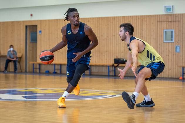 Basketball Berlin 26 08 2021 1 Bundesliga BBL Euroleague Season 2021 2022 Training Jaleen Smith Alba Berlin, No 03 Tamir Blatt Alba Berlin, No 45 re
