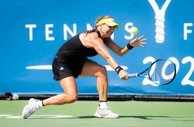 August 26, 2021, CHICAGO, UNITED STATES: Rebecca Peterson of Sweden in action during her quarter-final match at the 2021 WTA, Tennis Damen Chicago Womens Open WTA 250 tennis tournament against Tereza Martincova of the Czech Republic CHICAGO UNITED STATES - ZUMAa181 20210826_zaa_a181_062 Copyright: xRobxPrangex