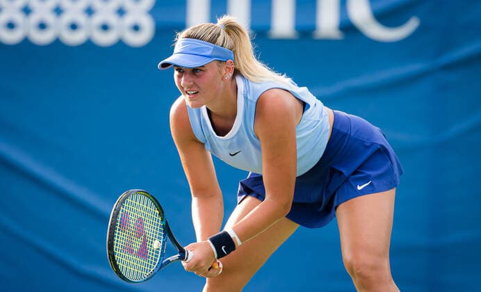 August 26, 2021, CHICAGO, UNITED STATES: Marta Kostyuk of Ukraine in action during the quarter-final of the 2021 WTA, Tennis Damen Chicago Womens Open WTA 250 tennis tournament against Vavara Gracheva of Russia CHICAGO UNITED STATES - ZUMAa181 20210826_zaa_a181_108 Copyright: xRobxPrangex