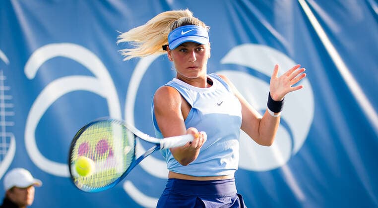August 26, 2021, CHICAGO, UNITED STATES: Marta Kostyuk of Ukraine in action during the quarter-final of the 2021 WTA, Tennis Damen Chicago Womens Open WTA 250 tennis tournament against Vavara Gracheva of Russia CHICAGO UNITED STATES - ZUMAa181 20210826_zaa_a181_115 Copyright: xRobxPrangex