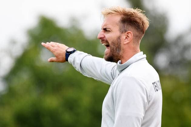 Football Regionalliga Nordost, Season 2021 2022, Matchday 7, FC Eilenburg vs Tennis Borussia Berlin 22 08 2021 Ronny Ermel Co coach TeBe Berlin gestures on the sidelines during the match Eilenburg vs TeBe Berlin 22 08 2021 Eilenburg Saxony Germany Ilburg Stadion