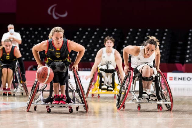 Tokyo 2020 Paralympic Games Wheelchair Basketball , 27 08 2021 TOKYO, JAPAN 27 August Wheelchair Basketball, Great Britain vs Germany Women, on Day 3 of the Tokyo 2020 Paralympic Games at Musashino Forest Sport Plaza on 27 08 2021 in Tokyo Japan Svenja Mayer 13, Germany , Charlotte Moore 4, Great Britain Copyright: xBEAUTIFULxSPORTS Wunderlx