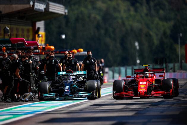 HAMILTON Lewis (gbr), Mercedes AMG F1 GP W12 E Performance, SAINZ Carlos (spa), Scuderia Ferrari SF21, action pitlane during the Formula 1 Belgium Grand Prix, 12th round of the 2021 FIA Formula One World Championship, WM, Weltmeisterschaft from August 27 to 29, 2021 on the Circuit de Spa-Francorchamps, in Stavelot, near Liege, Belgium - FORMULE 1 : Grand prix de belgique - 27 08 2021 DPPI PANORAMIC 20210827_GOODEN__GO06474