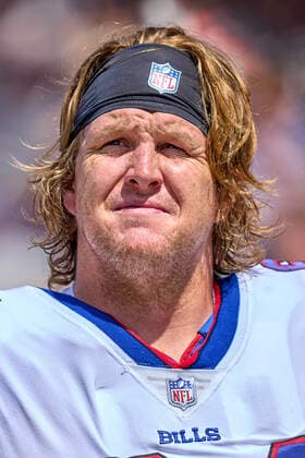 CHICAGO, IL - AUGUST 21: Buffalo Bills offensive guard Jordan Devey (64) looks on during a preseason game between the Chicago Bears and the Buffalo Bills on August 21, 2021 at Soldier Field in Chicago, IL. (Photo by Robin Alam Icon Sportswire) NFL, American Football Herren, USA AUG 21 Preseason - Bills at Bears Icon164210821517