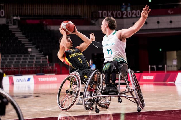 Tokyo 2020 Paralympic Games Wheelchair Basketball , 28 08 2021 TOKYO, JAPAN 28 August Wheelchair Basketball, Australia vs Germany Men, on Day 4 of the Tokyo 2020 Paralympic Games at Ariake Arena on 28 08 2021 in Tokyo Japan Nico Dreimueller 5, Germany , Tom ONeill Thorne 11, Australia Copyright: xBEAUTIFULxSPORTS Wunderlx