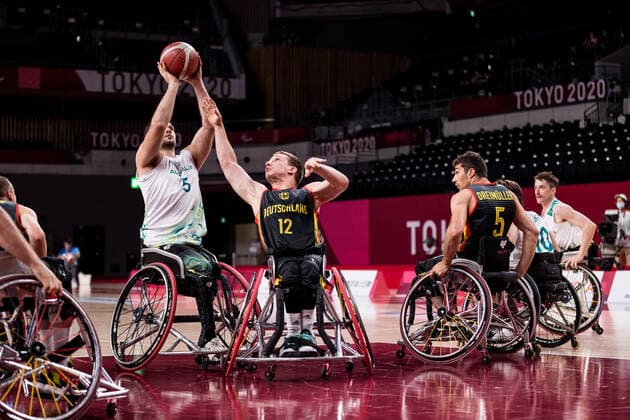 Tokyo 2020 Paralympic Games Wheelchair Basketball , 28 08 2021 TOKYO, JAPAN 28 August Wheelchair Basketball, Australia vs Germany Men, on Day 4 of the Tokyo 2020 Paralympic Games at Ariake Arena on 28 08 2021 in Tokyo Japan Bill Latham 5, Australia , Jens Albrecht 12, Germany Copyright: xBEAUTIFULxSPORTS Wunderlx