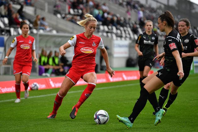 Sharon Beck 1 FC Koeln, 10 moves inside, 8 28 2021, Essen Germany , Football, Flyeralarm Frauen Bundesliga, SGS Essen 1 FC Koeln, DFB DFL REGULATES PROHIBIT ANY USE OF PHOTOGRAPHS AS IMAGE SEQUENCES AND OR QUASI VIDEO xmkx