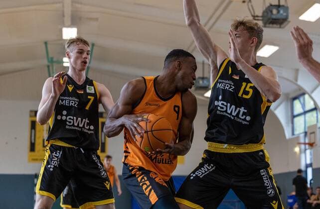 Quatsrrius Wilson Wiha Panthers Schwenningen, 9 , Jekabs Beck Tigers Tuebingen, 15 ,Timo Lanmueller Tigers Tuebingen, 7 ¨¨Tigers Tuebingen vs WIHA Panthers Schwenningen, 2 Basketball, Bundesliga, Pro A, Barmer 2 basketball, test game, 2021 2022 season, 28 08 2021, ¨¨ Tigers Tuebingen WIHA Panthers Schwenningen, 2 basketball, 2 Bundesliga, Barmer 2 basketball, test game, 2021 2022 season, 28 08 2021 Tuebingen. Copyright: xDennisxDuddek xEibnerxPressefotox EP_DDK