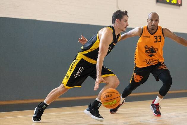 Gianni Otto Tigers Tuebingen, 10 ,Chris Frazier Wiha Panthers Schwenningen, 33 ¨¨Tigers Tuebingen vs WIHA Panthers Schwenningen, 2 basketball, Bundesliga, Pro A, Barmer 2 basketball, test game, 2021 2022 season, 28 08 2021, ¨¨ Tigers Tuebingen WIHA Panthers Schwenningen, 2 basketball, 2 Bundesliga, Barmer 2 basketball, test game, 2021 2022 season, 28 08 2021 Tuebingen. Copyright: xDennisxDuddek xEibnerxPressefotox EP_DDK