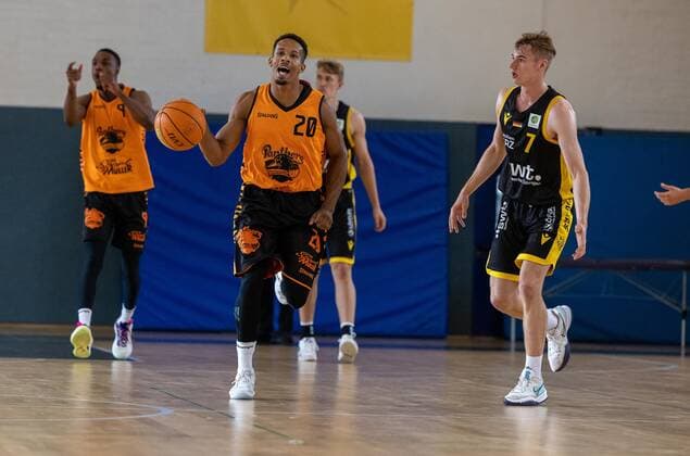 Kelvin Okundaye Wiha Panthers Schwenningen, 20 ¨¨Tigers Tuebingen vs WIHA Panthers Schwenningen, 2 basketball, Bundesliga, Pro A, Barmer 2 basketball, test game, season 2021 2022, 28 08 2021, ¨¨ Tigers Tuebingen WIHA Panthers Schwenningen, 2 basketball, 2 Bundesliga, Barmer 2 basketball, test game, season 2021 2022, 28 08 2021 Tuebingen. Copyright: xDennisxDuddek xEibnerxPressefotox EP_DDK