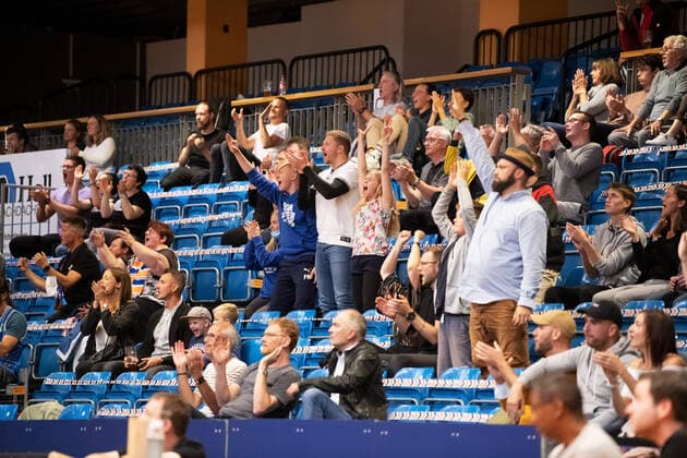 Test match season 2021 2022 Basketball Medipolis SC Jena vs s Oliver Würzburg on 28 8 2021 First match with spectators in the Sparkassen Arena in 1 1 2 years Fans cheer in the stands Sparkassen Arena Jena