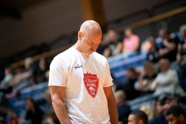 Test match season 2021 2022 Basketball Medipolis SC Jena vs s Oliver Würzburg on 28 8 2021 First game with spectators in the Sparkassen Arena in 1 1 2 years Coach Denis Wucherer Würzburg thoughtful, portrait Sparkassen Arena Jena