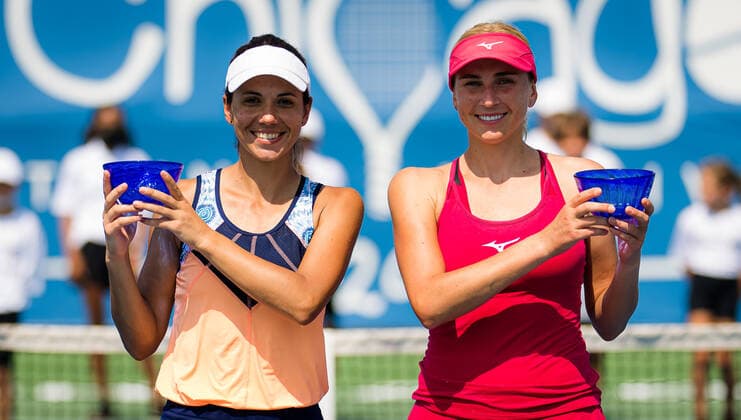 August 28, 2021, CHICAGO, UNITED STATES: Raluca Olaru of Romania & Nadiia Kichenok of Ukraine with their champions trophies after the doubles final the 2021 WTA, Tennis Damen Chicago Womens Open WTA 250 tennis tournament CHICAGO UNITED STATES - ZUMAa181 20210828_zaa_a181_047 Copyright: xRobxPrangex