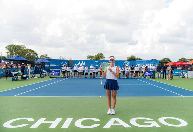 August 28, 2021, CHICAGO, UNITED STATES: Elina Svitolina of the Ukraine with her champions trophy after the final of the 2021 WTA, Tennis Damen Chicago Womens Open WTA 250 tennis tournament CHICAGO UNITED STATES - ZUMAa181 20210828_zaa_a181_131 Copyright: xRobxPrangex