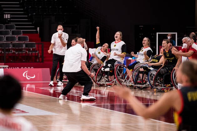 Tokyo 2020 Paralympic Games Wheelchair Basketball , 29 08 2021 TOKYO, JAPAN 29 August Wheelchair Basketball, Japan vs Germany Women, on Day 5 of the Tokyo 2020 Paralympic Games at Ariake Arena on 29 08 2021 in Tokyo Japan Dennis Nohl Head Coach Germany and Andre Hopp Assistant Coach Germany Jump for Joy The Team Cheers Copyright: xBEAUTIFULxSPORTS Wunderlx