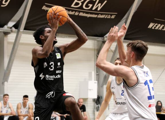 28 08 2021 Basketball Season 2021 2022 2 Bundesliga Pro A Test Match Friendly Match Nürnberg Falcons Basketball Club NBC USK Prague DaMa Antonio Lee A J Davis Jr 3, Nürnberg Falcons BC NBC Marek Vyroubal 25, USK Praha Prag Basketball Dalibor Vlk 13, USK Praha Prag Basketball