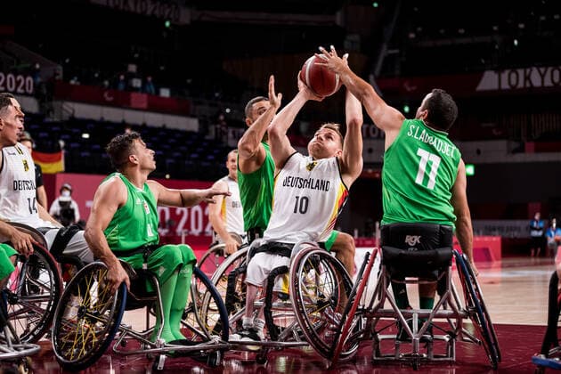 Tokyo 2020 Paralympic Games Wheelchair Basketball , 29 08 2021 TOKYO, JAPAN 29 August Wheelchair Basketball, Germany vs Algeria Men on Day 5 of the Tokyo 2020 Paralympic Games at Ariake Arena on 29 08 2021 in Tokyo Japan Jan Haller 10, Germany , Ayoub Badrane 11, Algeria Copyright: xBEAUTIFULxSPORTS Wunderlx
