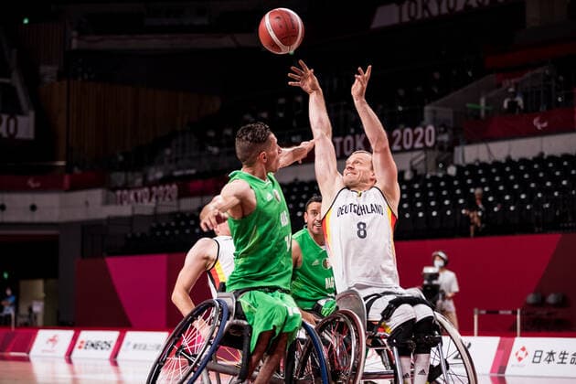 Tokyo 2020 Paralympic Games Wheelchair Basketball , 29 08 2021 TOKYO, JAPAN 29 August Wheelchair Basketball, Germany vs Algeria Men on Day 5 of the Tokyo 2020 Paralympic Games at Ariake Arena on 29 08 2021 in Tokyo Japan Abdekrim Megueddem 14, Algeria , Andre Bienek 8, Germany Copyright: xBEAUTIFULxSPORTS Wunderlx
