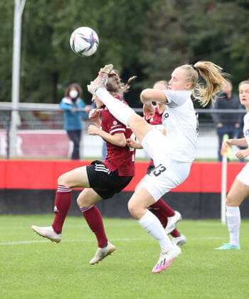 29 08 2021 Football Season 2021 2022 2 Women Football Women Bundesliga 02 Matchday 1 FC Nürnberg FCN Club SG Eintracht Frankfurt II Sportfoto Zink DaMa Nastassja Lein 24, 1 FC Nürnberg FCN Jella Veit 13, SG Eintracht Frankfurt II