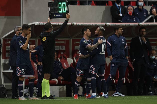 Stade de Reims v Paris Saint Germain - Ligue 1 Uber Eats Change Lionel Messi of PSG for Neymar during the Ligue 1 Uber Eats match between Reims and Paris Saint Germain at Stade Auguste Delaune on August 29, 2021 in Reims, France. Reims France breton-stadeder210829_npPWo  Copyright: xJosexBretonx