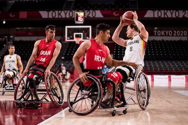 Tokyo 2020 Paralympic Games Wheelchair Basketball , 30 08 2021 TOKYO, JAPAN 30 August Wheelchair Basketball, Germany Iran Men, on Day 6 of the Tokyo 2020 Paralympic Games at Ariake Arena on 30 08 2021 in Tokyo Japan Mohammad Mohammad Nezhad 10, Iran , Andre Bienek 8, Germany Copyright: xBEAUTIFULxSPORTS Wunderlx