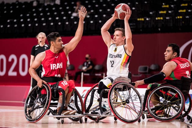 Tokyo 2020 Paralympic Games Wheelchair Basketball , 30 08 2021 TOKYO, JAPAN 30 August Wheelchair Basketball, Germany Iran Men, on Day 6 of the Tokyo 2020 Paralympic Games at Ariake Arena on 30 08 2021 in Tokyo Japan Mohammad Mohammad Nezhad 10, Iran , Jens Albrecht 12, Germany Copyright: xBEAUTIFULxSPORTS Wunderlx