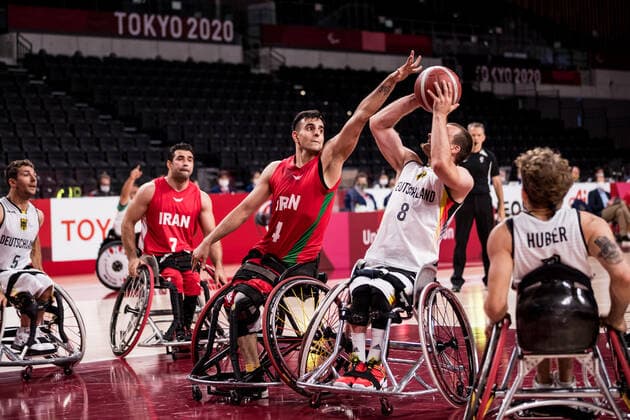 Tokyo 2020 Paralympic Games Wheelchair Basketball , 30 08 2021 TOKYO, JAPAN 30 August Wheelchair Basketball, Germany Iran Men, on Day 6 of the Tokyo 2020 Paralympic Games at Ariake Arena on 30 08 2021 in Tokyo Japan Mojtaba Kamali 14, Iran , Andre Bienek 8, Germany Copyright: xBEAUTIFULxSPORTS Wunderlx