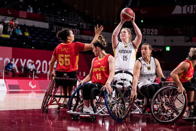 Tokyo 2020 Paralympic Games Wheelchair Basketball , 31 08 2021 TOKYO, JAPAN 31 August Wheelchair Basketball, Quarterfinal Germany vs Spain Women, on Day 7 of the Tokyo 2020 Paralympic Games at Ariake Arena on 31 08 2021 in Tokyo Japan Isabel De Jesus Lopez 55, Spain , Almudena Montiel 15, Spain , Barbara Gross 15, Germany , Anne Patzwald 7, Germany Copyright: xBEAUTIFULxSPORTS Wunderlx